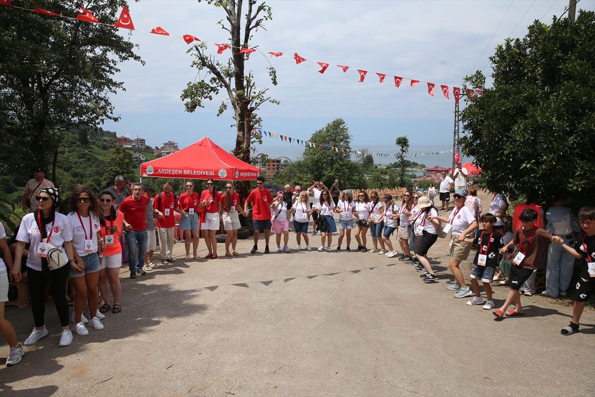 Rize'de "Ülkeler Arası Tahta Araba Yarışması" yapıldı