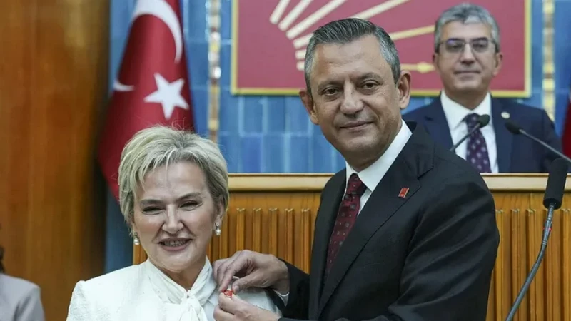 Rozetini Özgür Özel takmıştı: CHP İstanbul milletvekili Nimet Özdemir CHP'den istifa etti