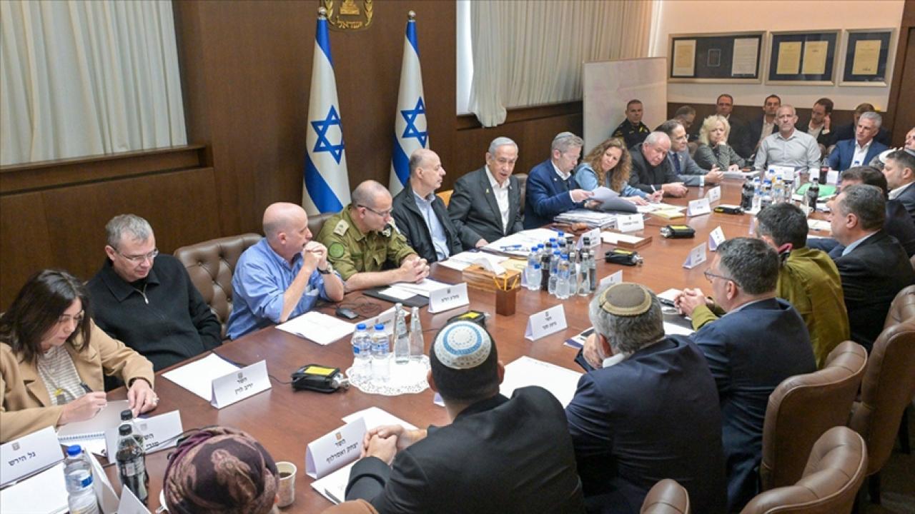 Netanyahu, Trump'ın İran'a yeni saldırı açıklamasının ardından güvenlik kabinesini topluyor