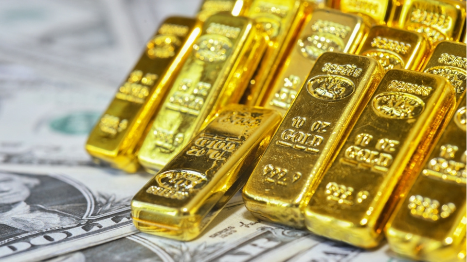 Altın, güçlü dolar baskısıyla dördüncü haftalık düşüşüne yöneldi