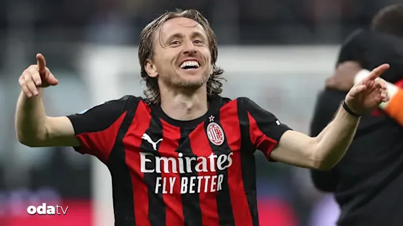 Milan 40 yaşındaki Modric'le sözleşme yeniledi