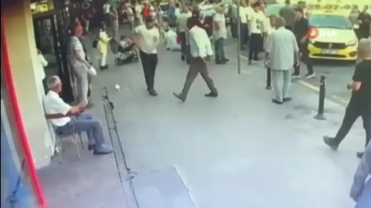Otogarda taksicilerin bıçaklı kavgası kamerada!