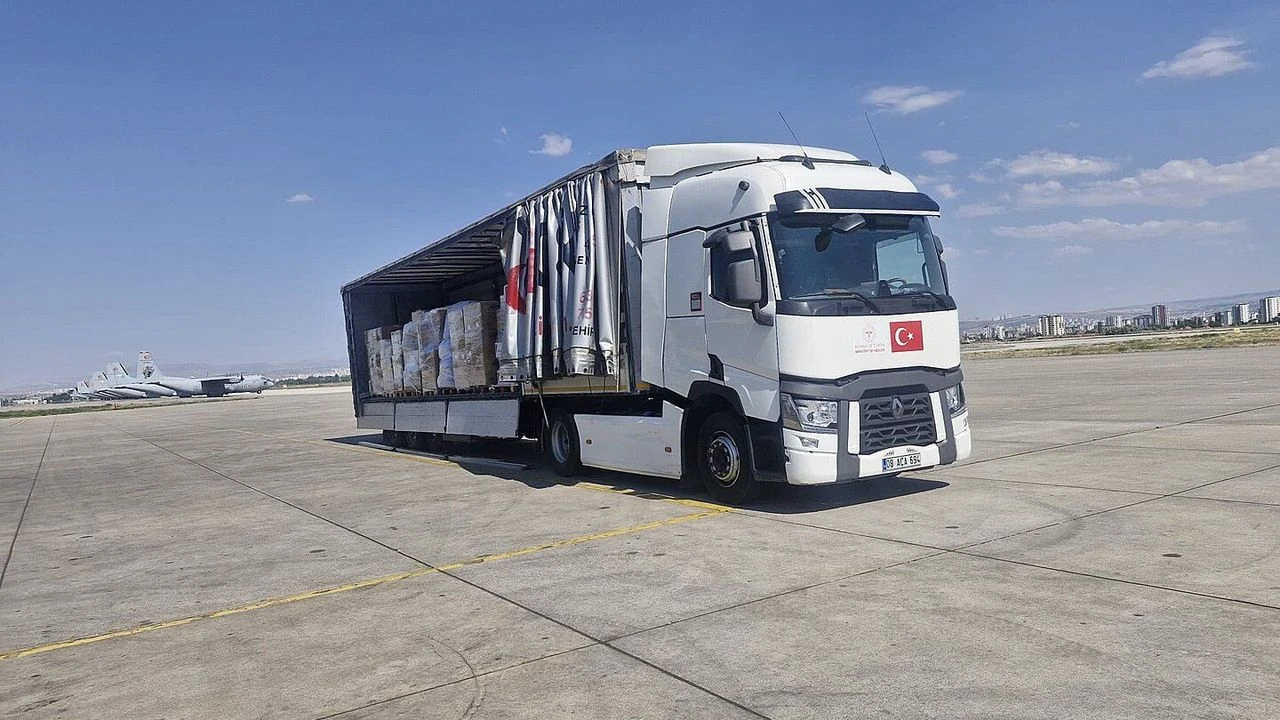 Türkiye'den Venezuela'ya ilaç ve tıbbi malzeme gönderdi
