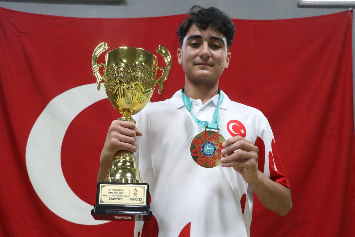 Ağabeyinin teşvikiyle başladığı kick boksta dünya şampiyonu oldu