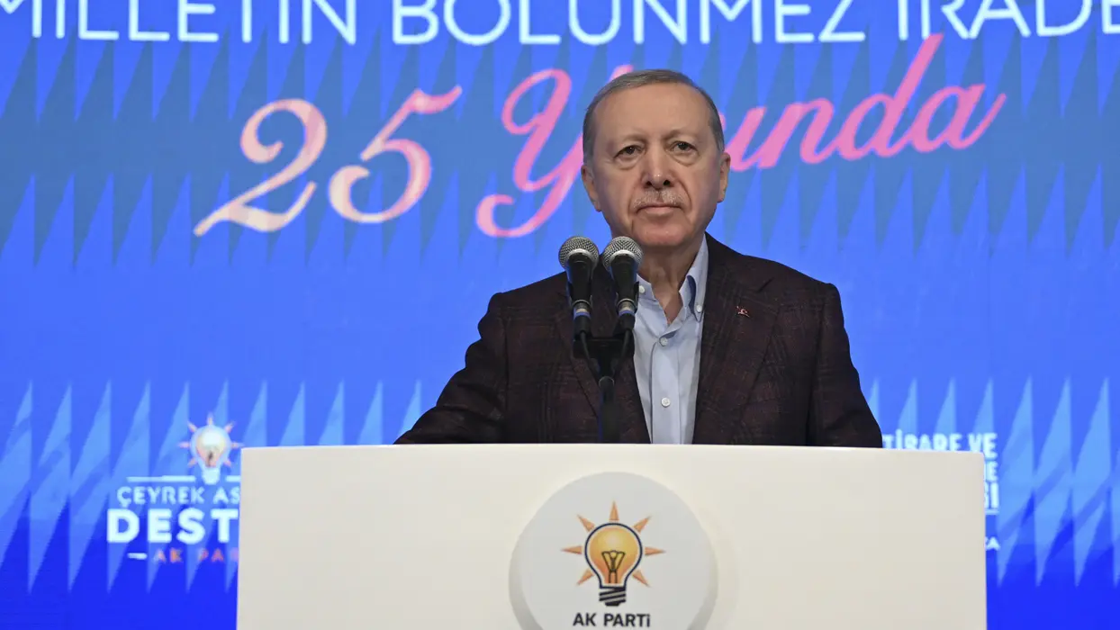 'AK Parti Türkiye kitabıdır'... Cumhurbaşkanı Erdoğan'dan davet: Çatışımızın altında herkese yer vardır