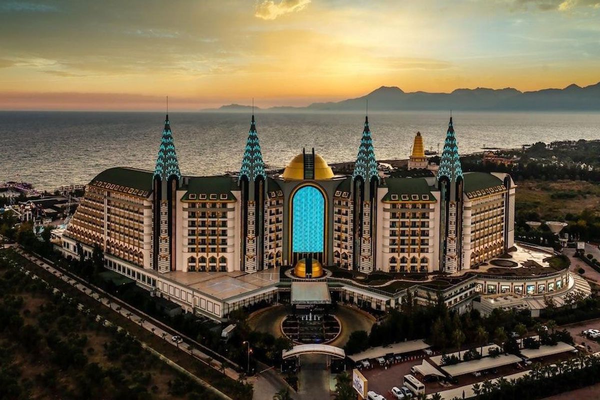 Alman Bild, Delphin Imperial’i Antalya’nın en iyi otelleri arasında gösterdi