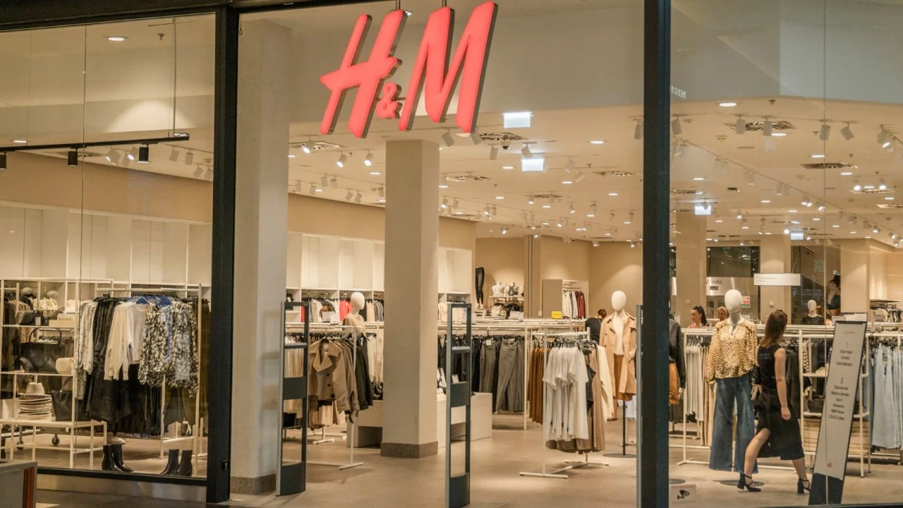 Dev moda perakendecisi yüzlerce mağazasını kapatıyor