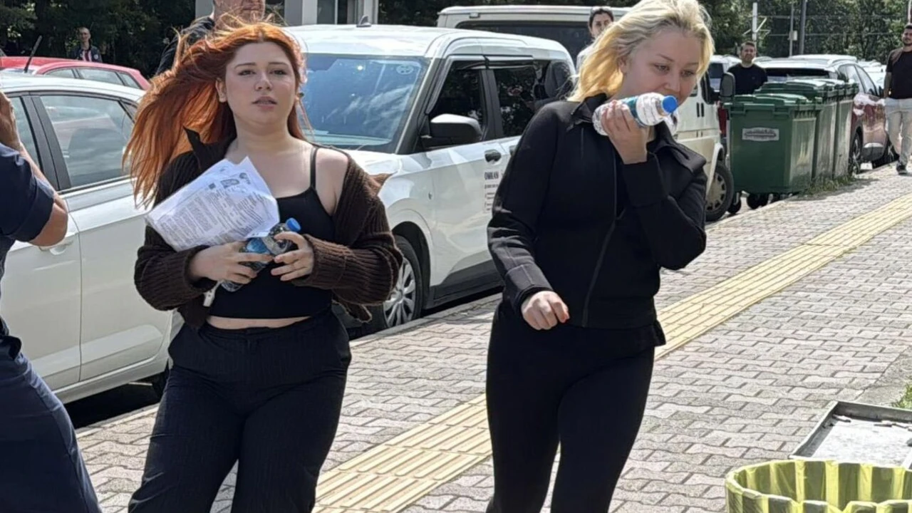 Sınava genç kalan 2 kız öğrencinin yıkıldığı anlar