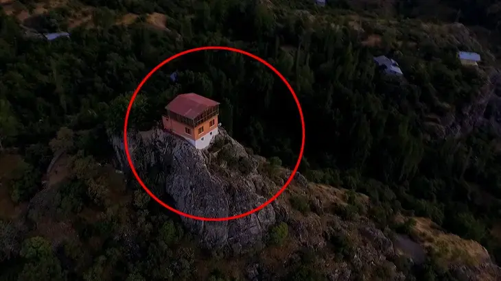 Ünlü filmin çekildiği meşhur ev satılığa çıktı! İlçenin sembolü oldu