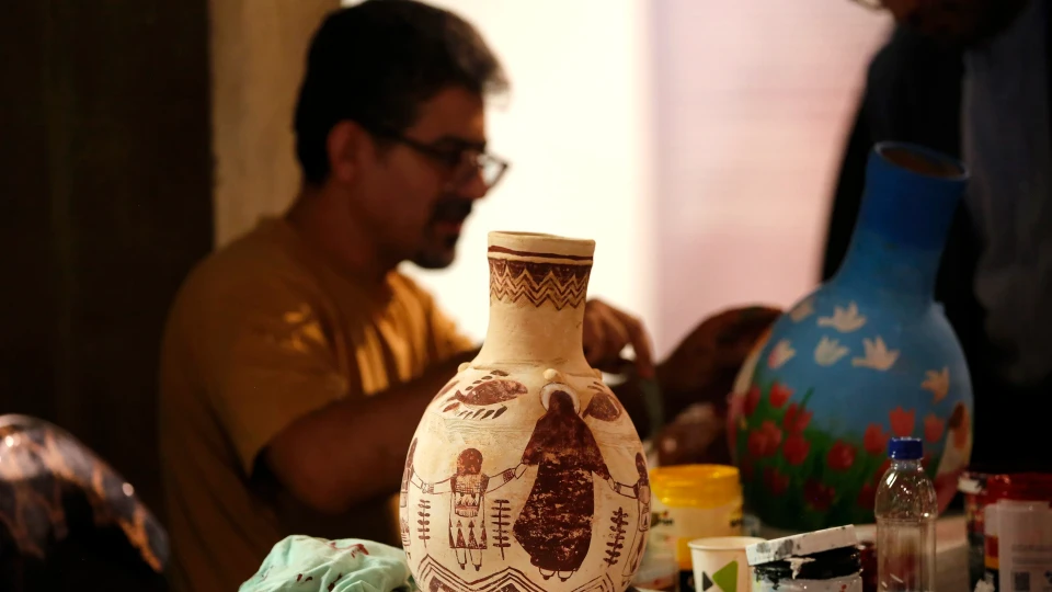 Tahran'da Minab saldırısında hayatını kaybedenler anıldı