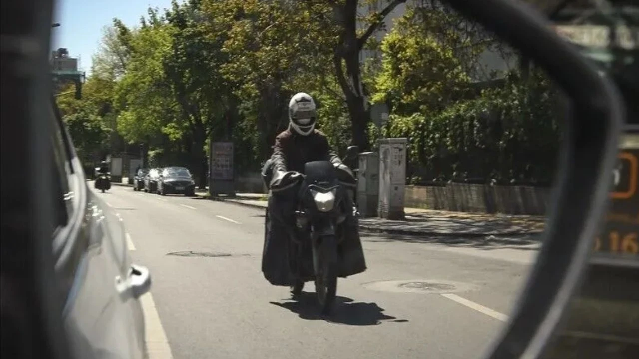 İzmir'de polisten kaçan motosiklet sürücüsüne rekor ceza
