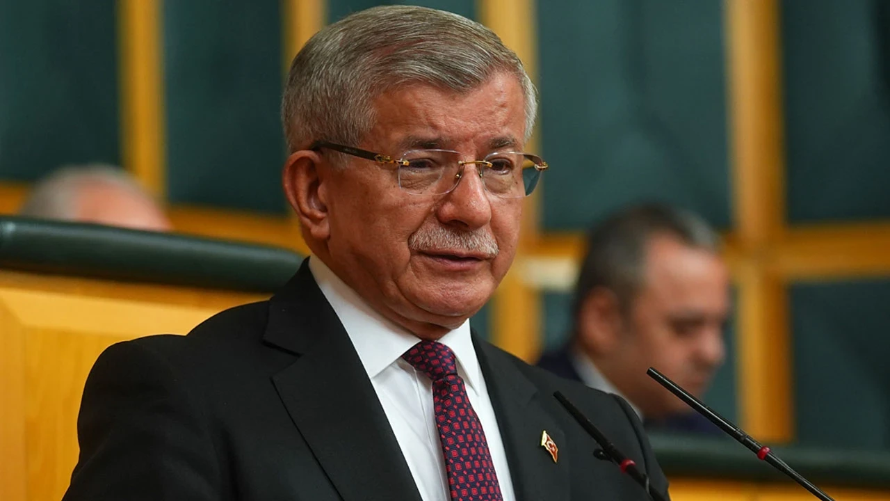 Ahmet Davutoğlu :"Yeni bir parti kuruluyorsa bize hayırlı olsun demek düşer''