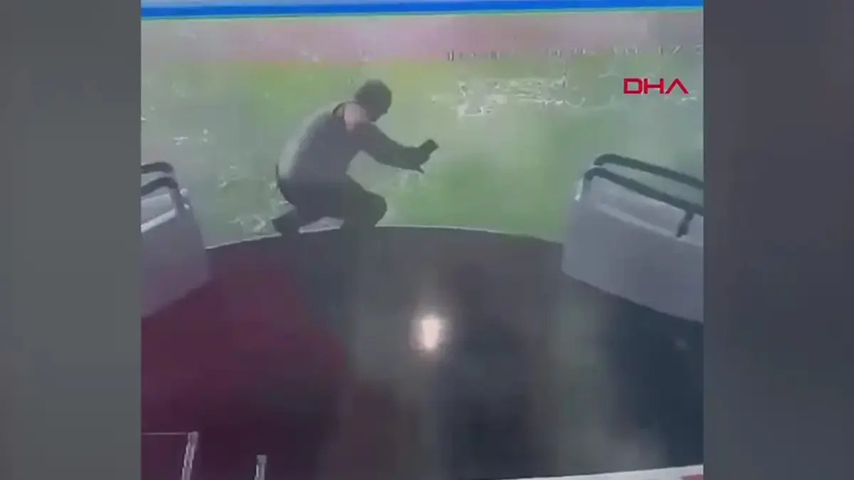 Gemi personeli denize işte böyle düştü