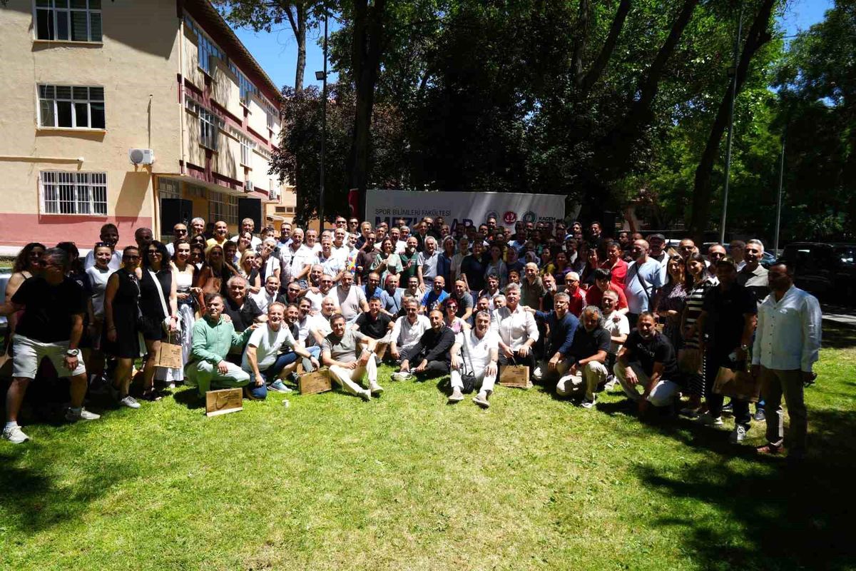 30 yıl sonra mezun oldukları okulda buluşturlar