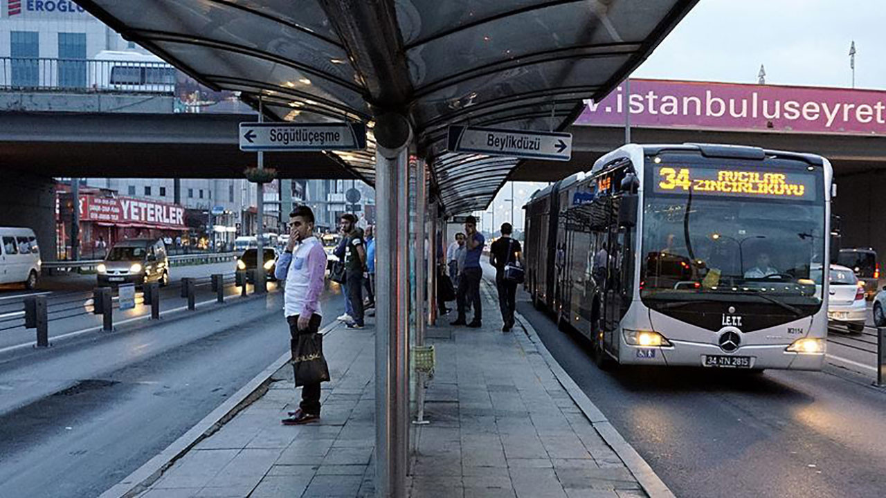 6 durak kapalı olacak: İstanbul'da metrobüs yarın FSM Köprüsü'nü kullanacak