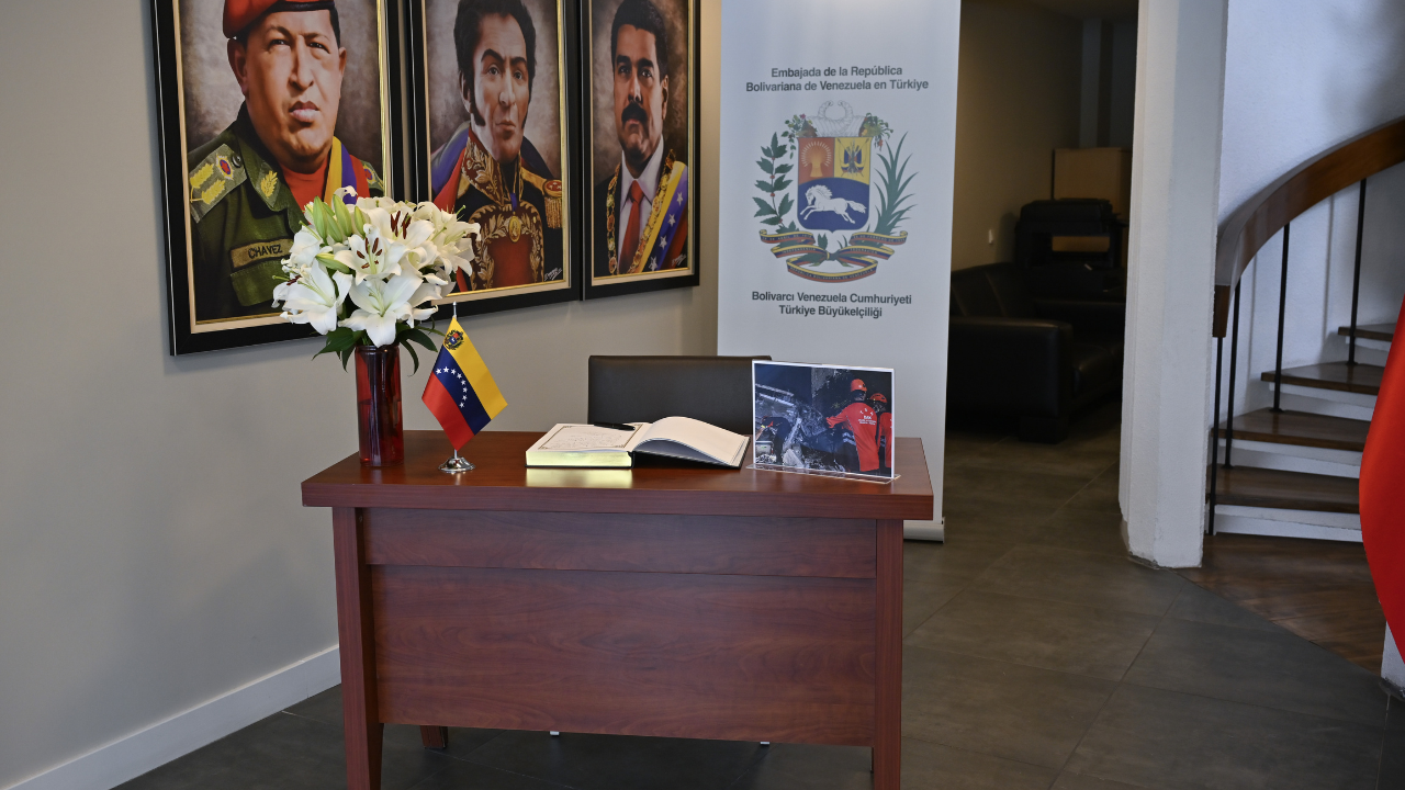 Venezuela'nın Ankara Büyükelçiliğinde, ülkedeki depremlerde ölenler için taziye defteri açıldı