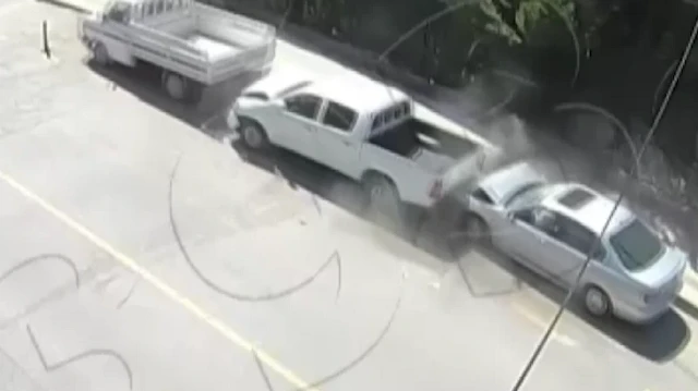 Hastane yolunda direksiyon hakimiyetini kaybetti park halindeki araçlara çarptı