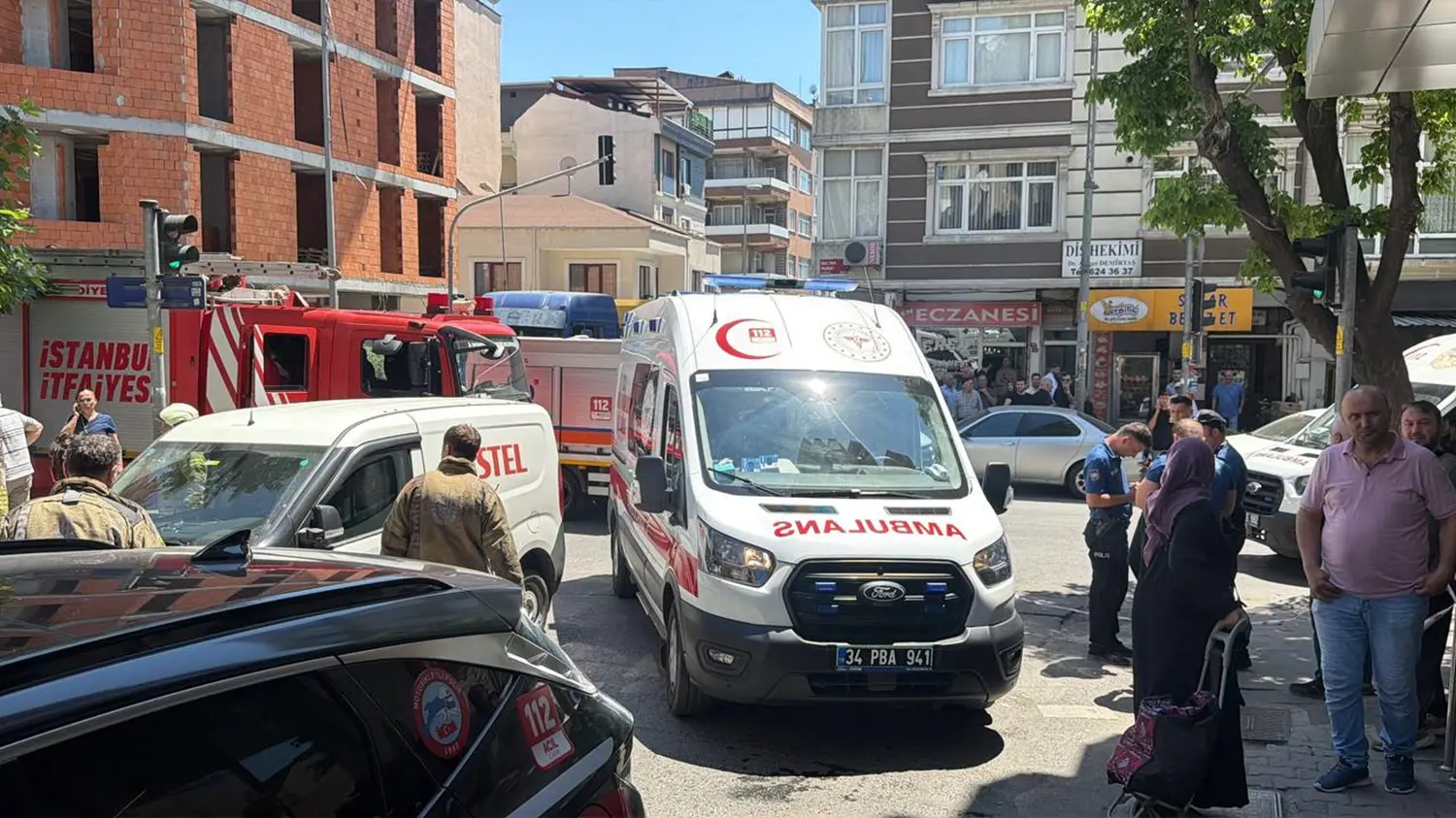 Küçükçekmece'de korkutan olay! Metruk binada 3 kişi yaralandı