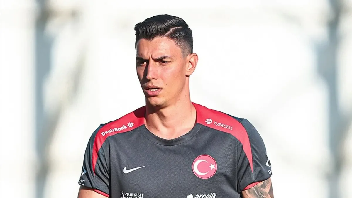 Berke Özer ve Gloria Dinov aşkı tam gaz! Alışveriş turunda görüntülendiler