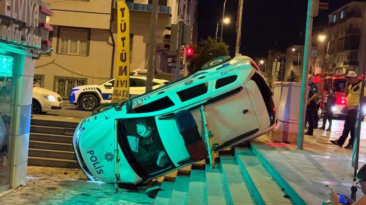 Kayseri'de feci kaza! Polis aracı yan yattı