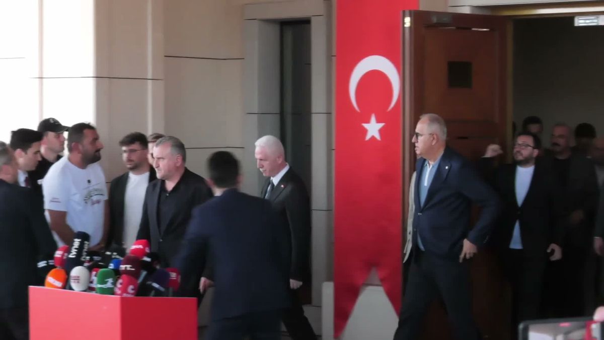 Milletler Ligi Şampiyonu Filenin Sultanları yurda döndü... Kaptan Gizem Örge: "2023’ün altın yazını tekrardan yaşatmak i..