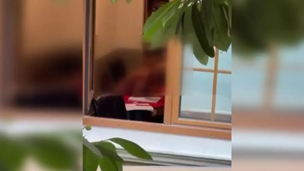 Rehabilitasyon merkezinde skandal: Öğretmen şiddetini veli görüntüledi!