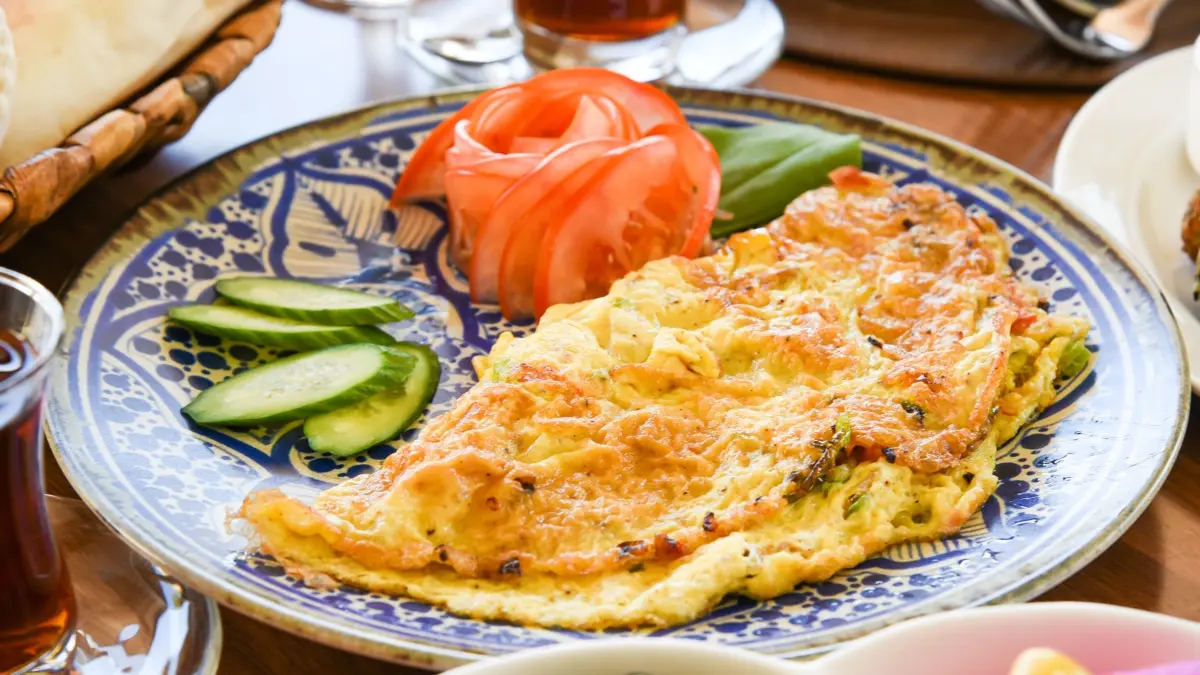 5 dakikada lezzetli tarif: Peynirli omlet tarifi, yumuşak form