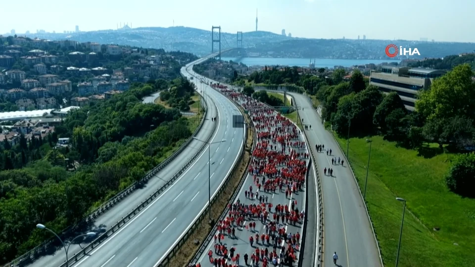 İstanbul’da 15 Temmuz Yürüyüşü Başladı: Program Şehitler Anıtı’nda Devam Edecek