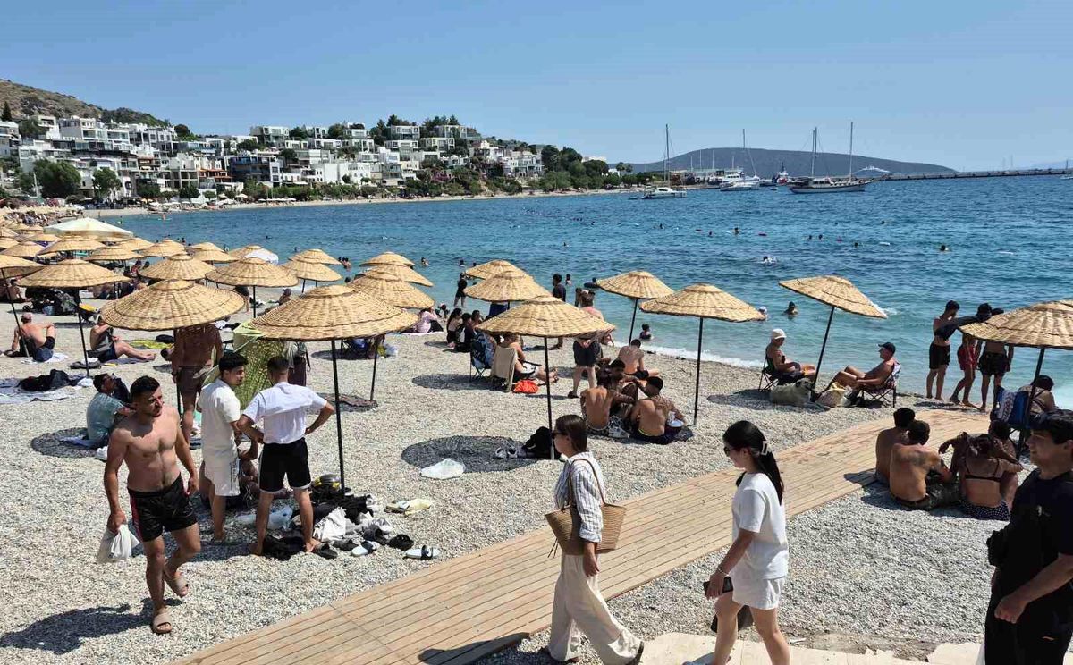 Bodrum'da sahiller doldu taştı