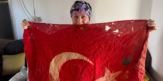 Kıbrıs Barış Harekatı'nın canlı tanığı: 36 yıllık emanet bayrağı miras bırakacak
