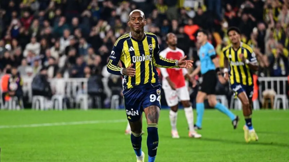 Fenerbahçe’de ayrılık tehlikesi! 2 kulüp kapıya dayandı...