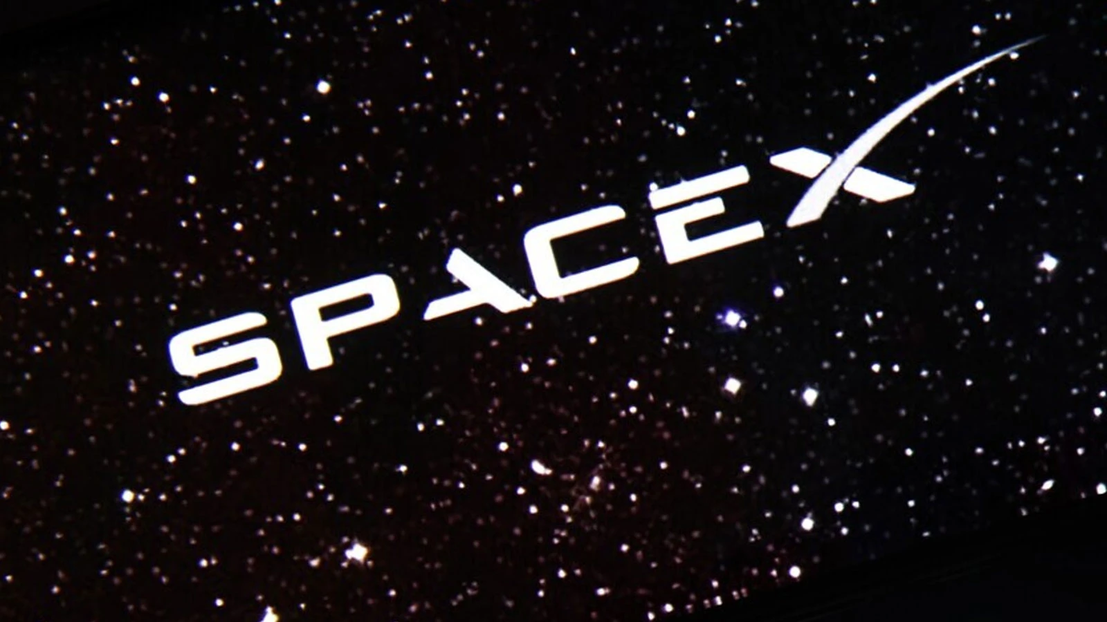 Elon Musk dünyanın ilk trilyoneri oldu