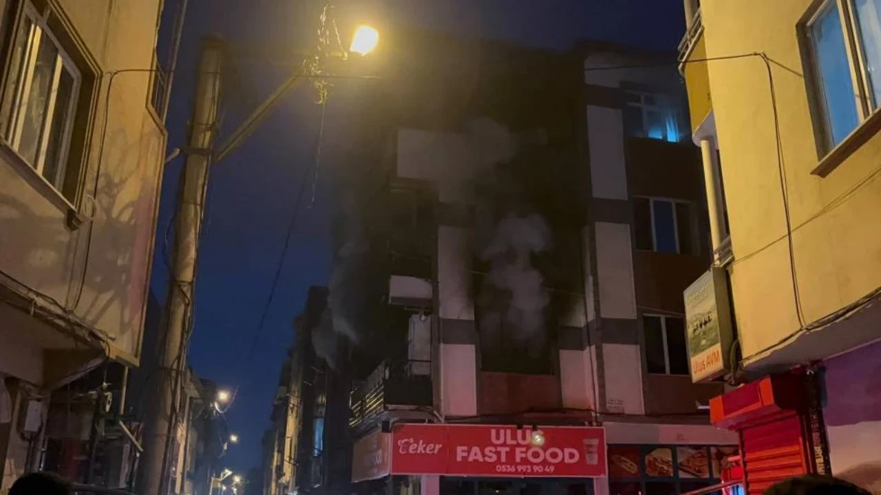 Bursa'da korkutan ev yangını: Anne, baba ve 3 çocuk hastaneye kaldırıldı