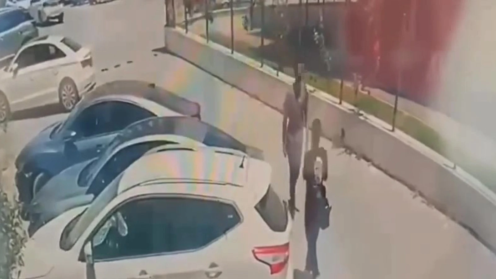 Adana'da dehşet: Genç kadını sokak ortasında bıçakladı