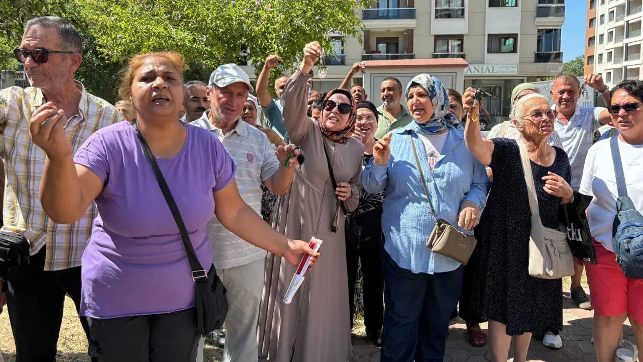 Örnekköy Kentsel Dönüşüm Projesi'nde hak sahiplerinden anahtarlı eylem