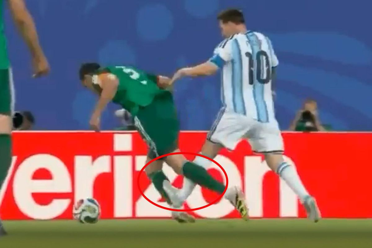 Dünya Kupası'nda Messi tartışması! Rakibinin bacağına bastı, kırmızı çıkmadı