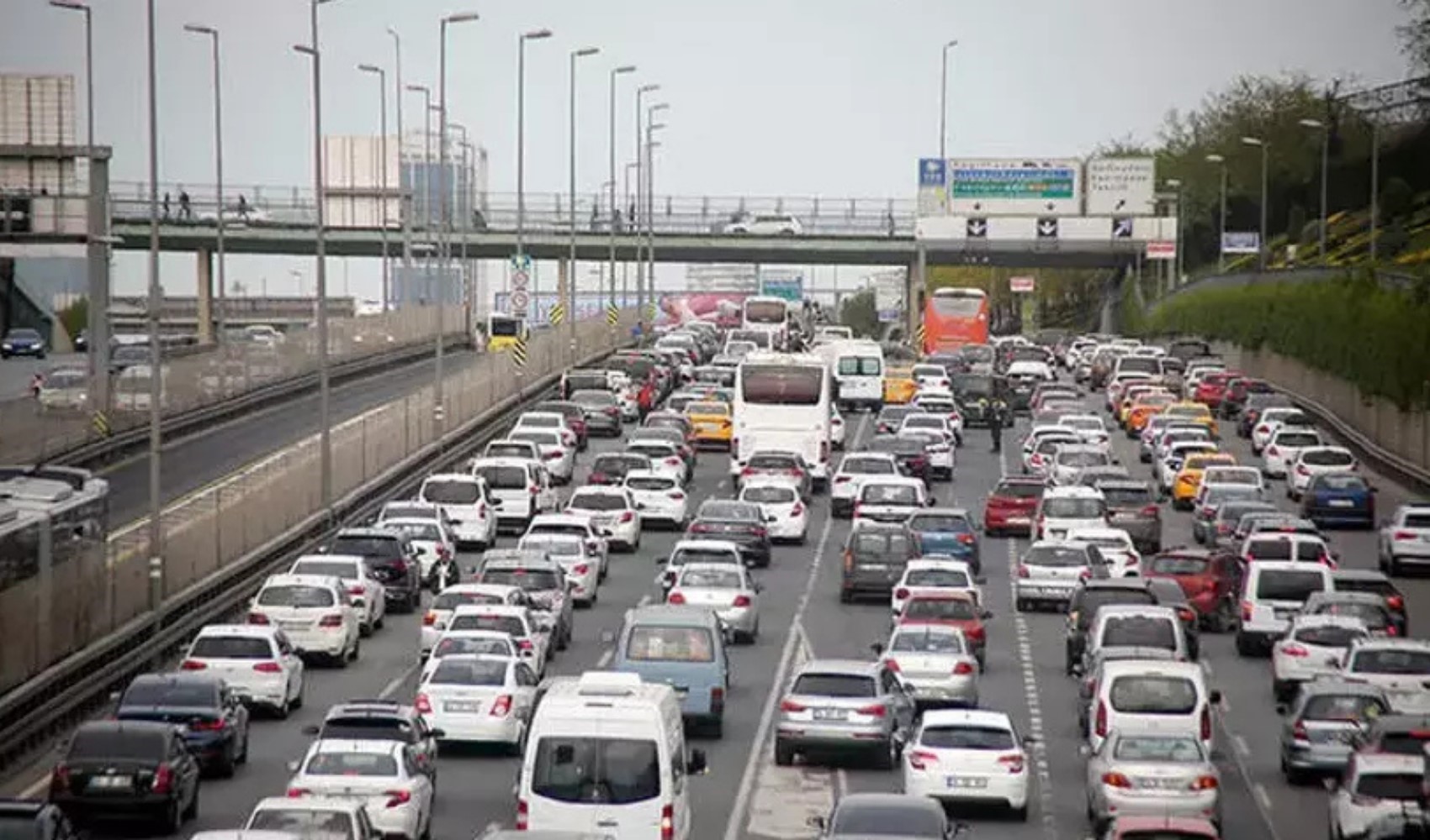İstanbul'da bugün bu yollar kapalı: Metrobüs güzergahı da değişti