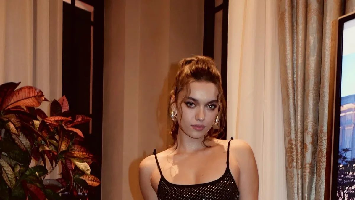 Afra Saraçoğlu sevgilisiyle ilk kez böyle yakalandı! Eve dönüş anları olay oldu