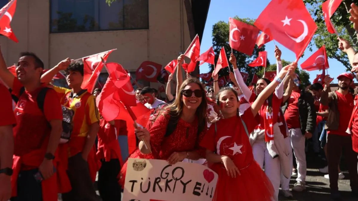 Türk taraftarlar, San Francisco’da heyecanla maç saatini bekliyor