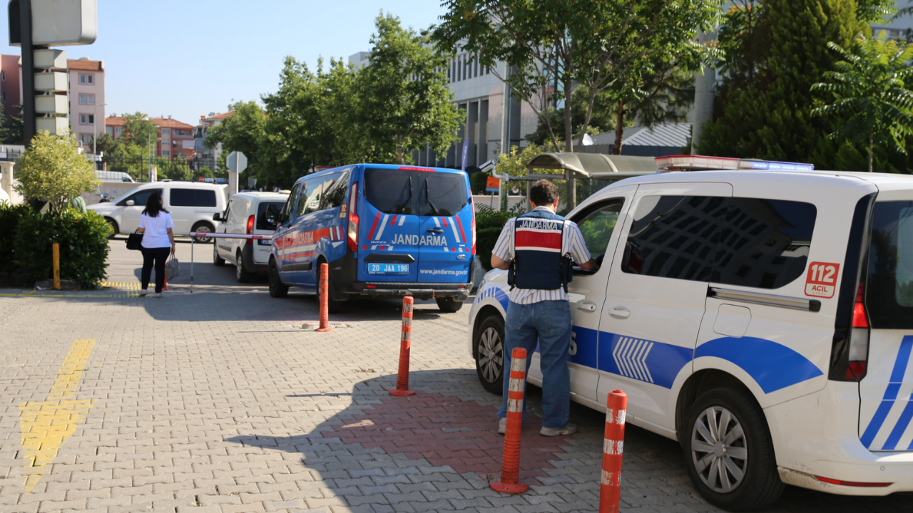 Denizli'de uyuşturucu operasyonu: Baro başkanı dahil 12 avukat gözaltına alındı