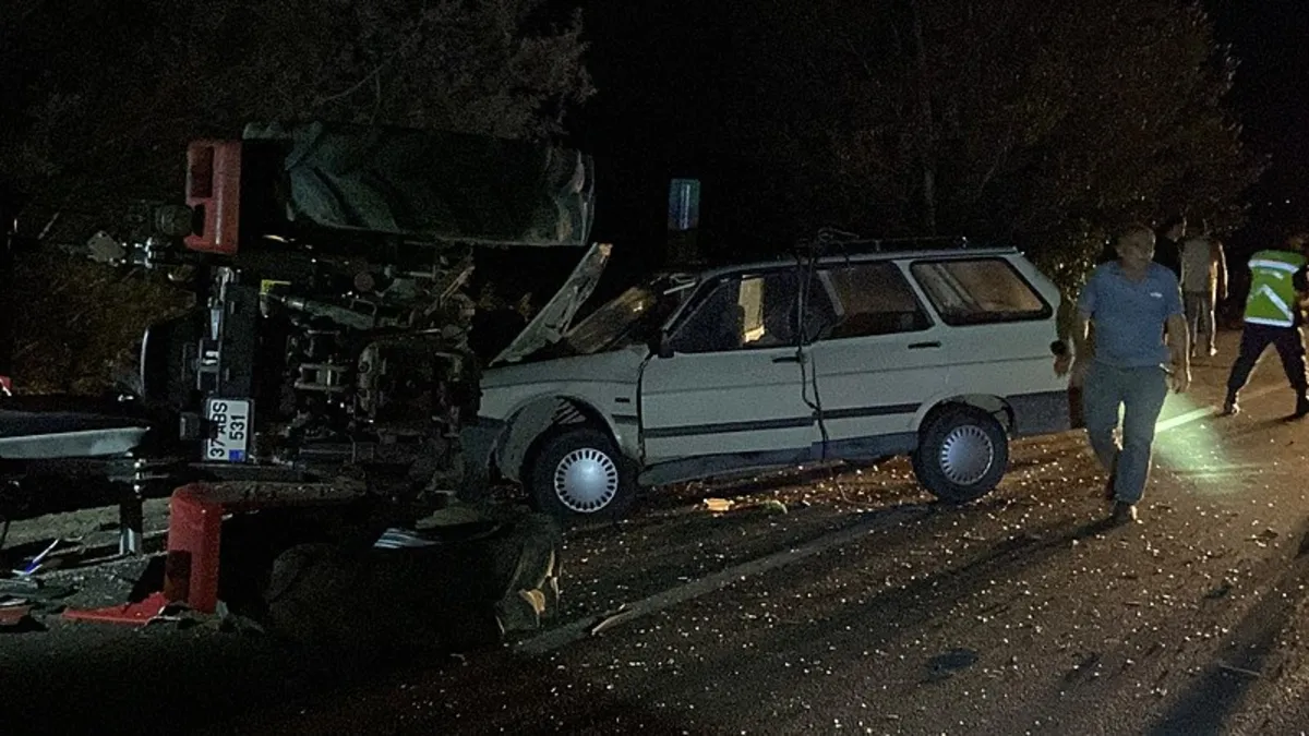 Kastamonu'da otomobil traktörle çarpıştı: 1 ölü, 1 yaralı