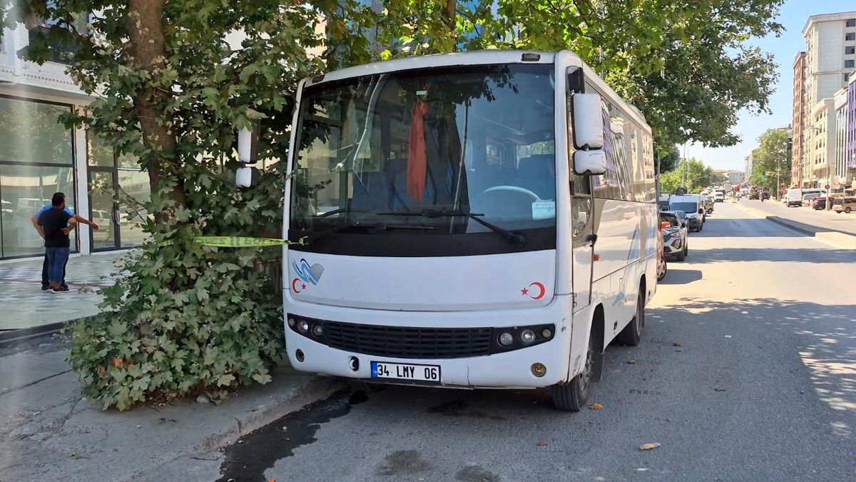 İstanbul'da 3 gündür aranan adam park halindeki servis aracında ölü bulundu