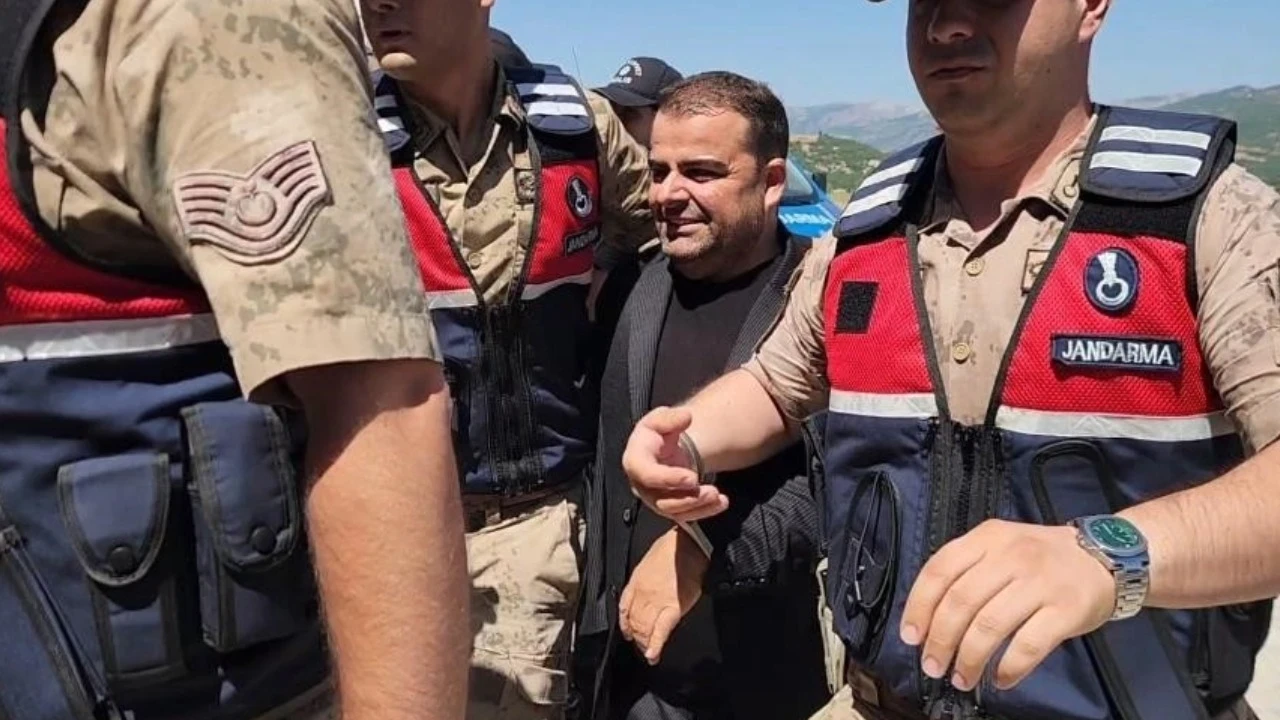 Tutuklanan iş insanından çarpıcı iddia: 300 bin lirayı valilik makamında elden verdim