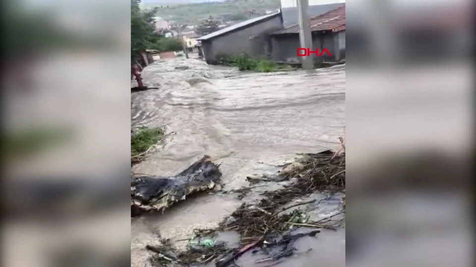 Bolu Gerede'de Sağanak Yağış: Salur Köyü'nde Dere Taştı