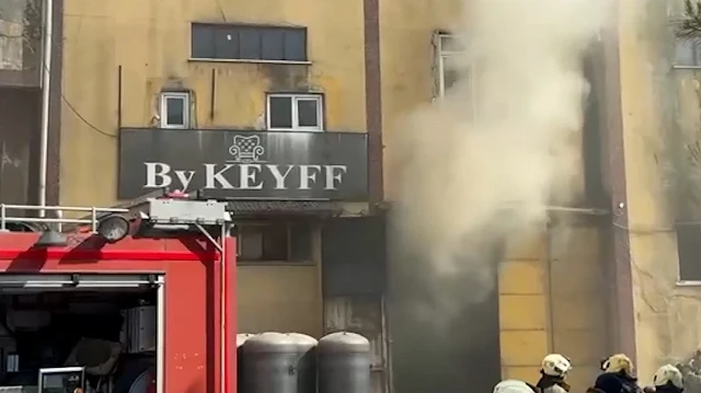 Esenyurt'ta fabrikada çıkan yangına itfaiye ekipleri müdahale etti
