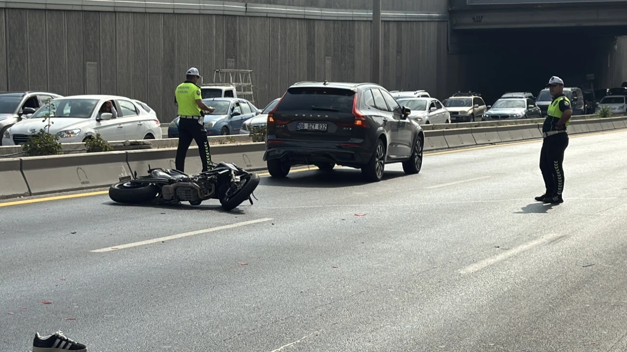 Önce minibüse, sonra otomobile çarpıp öldü