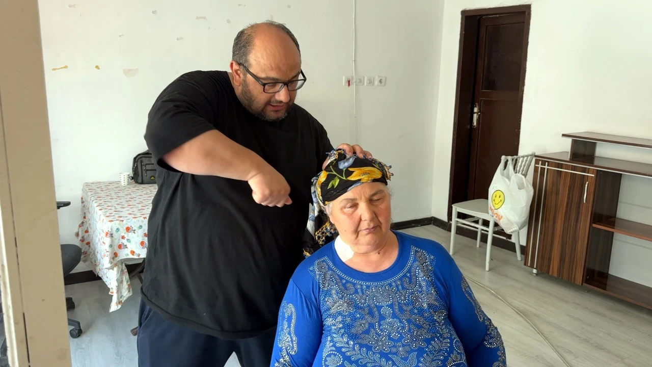 17 yıldır görmediği eski karısını boynundan bıçakladı