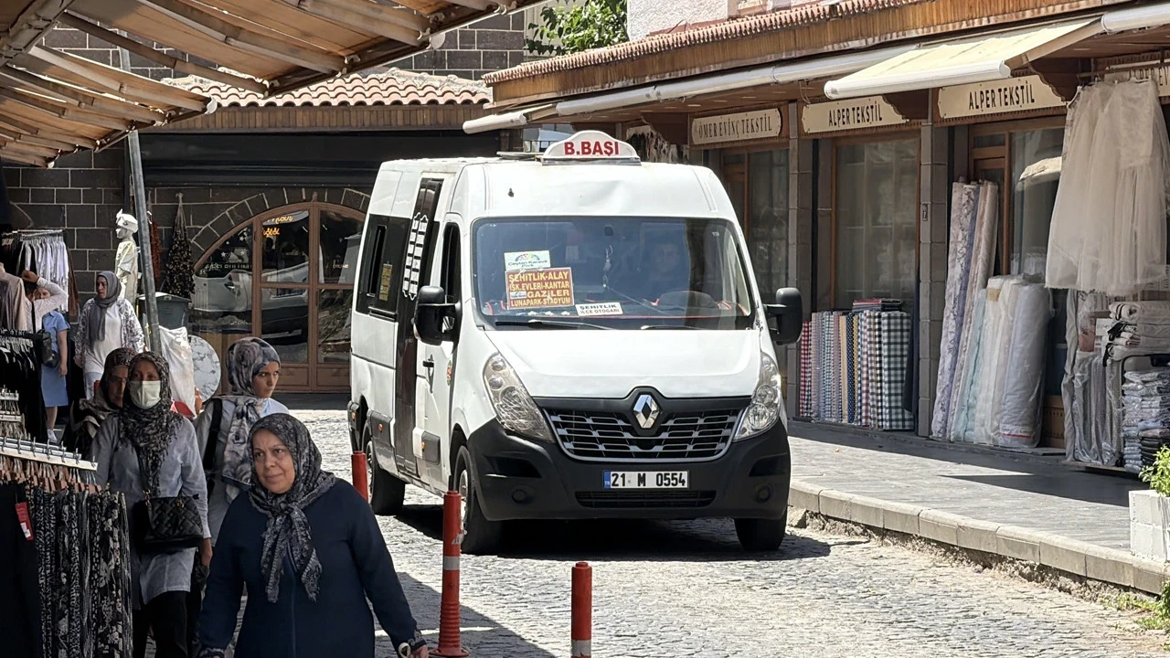 Termometreler 42’yi gösterdi: Diyarbakır’da o minibüse binen inmek istemiyor