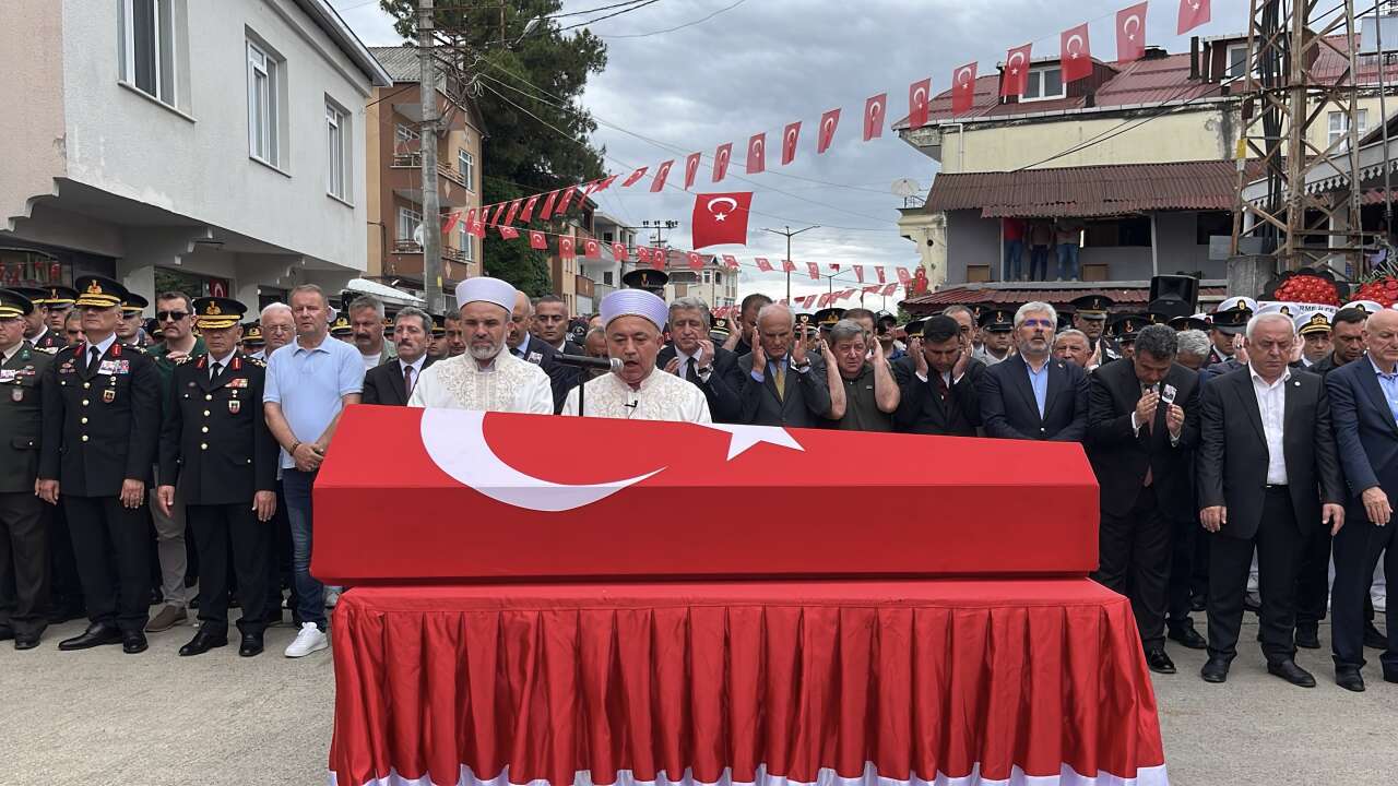 Eskişehir'de şehit olan uzman çavuş Mehmet Demirbaş memleketi Samsun'da toprağa verildi