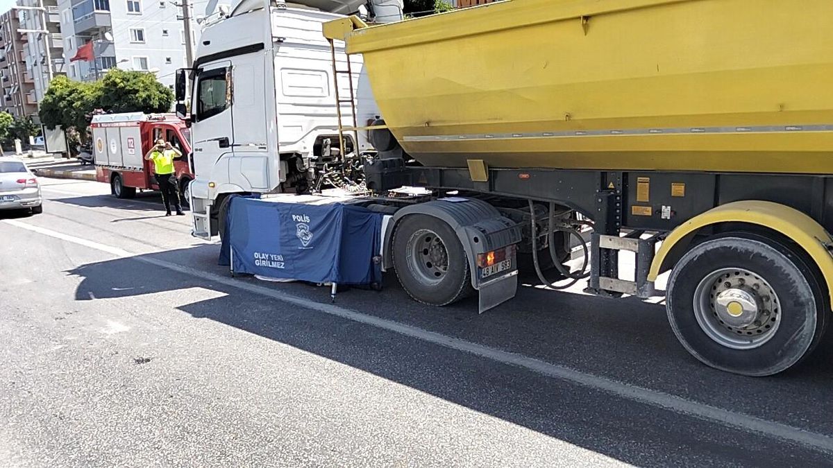 Tırın altında kalan şahıs hayatını kaybetti